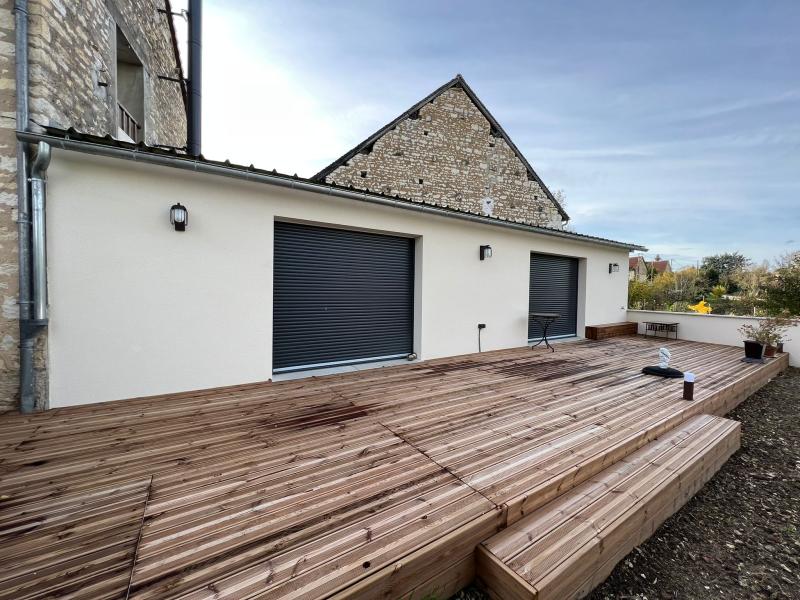 Création et pose d'une terrasse bois avec éclairages extérieures + pose d'un enduit gratté ton pierre syr la façade 